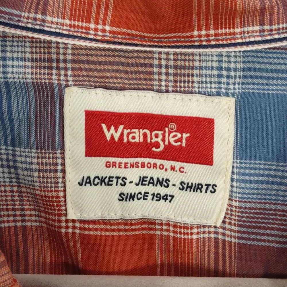 Wrangler, Size 2XL Vibrant Brown and Blue Checkered Shirt - Picture 5 of 17